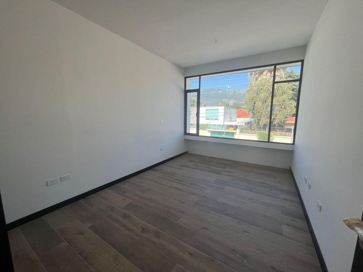 Casa de 250 m² con 3 Dorm. en Venta en Cumbayá — imagen 9