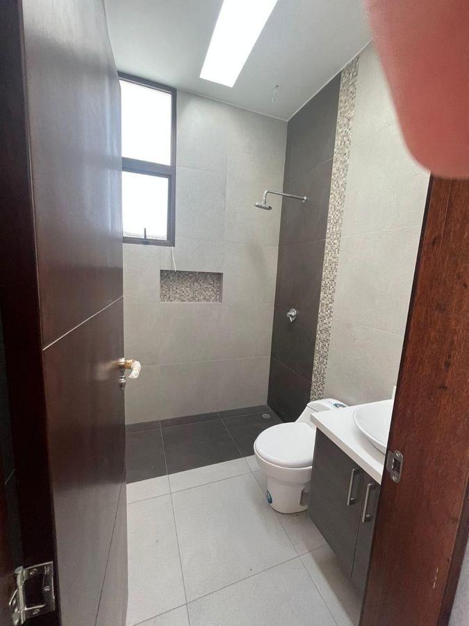 Casa de 250 m² con 3 Dorm. en Venta en Cumbayá — imagen 3