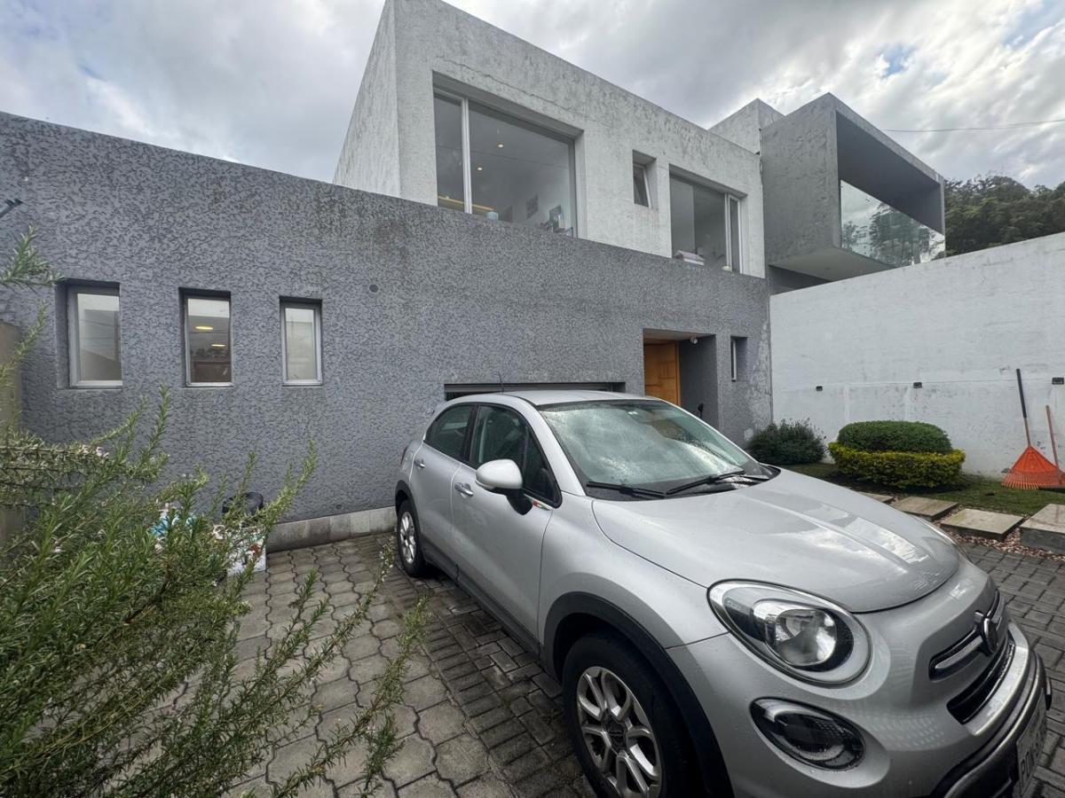 Casa Independiente en San Juan de Cumbaya de 220 m² con 3 Habitaciones y 100 m² de Jardin — imagen 7