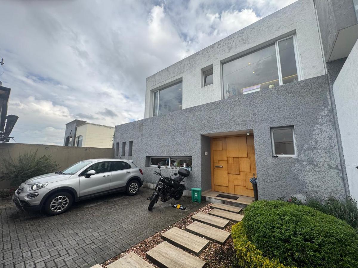 Casa Independiente en San Juan de Cumbaya de 220 m² con 3 Habitaciones y 100 m² de Jardin — imagen 6