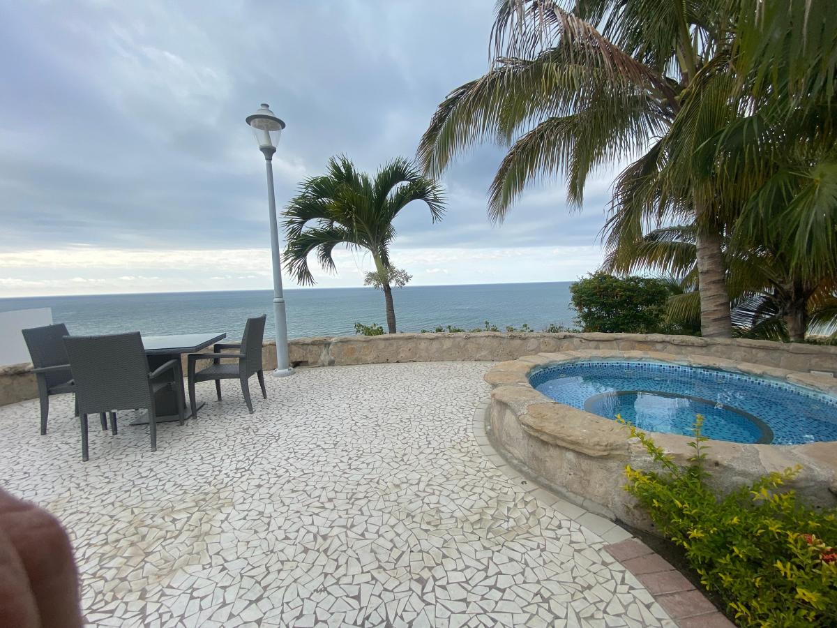 Departamento de Lujo! Primera Línea de Mar! Manta, Manabí — imagen 3