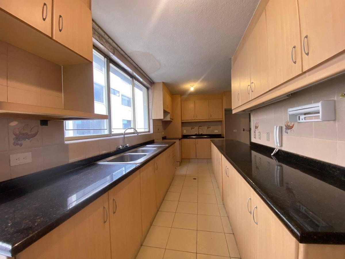 Casa con Ubicacion Estrategica a La Venta. Provincia de Pichincha — imagen 4