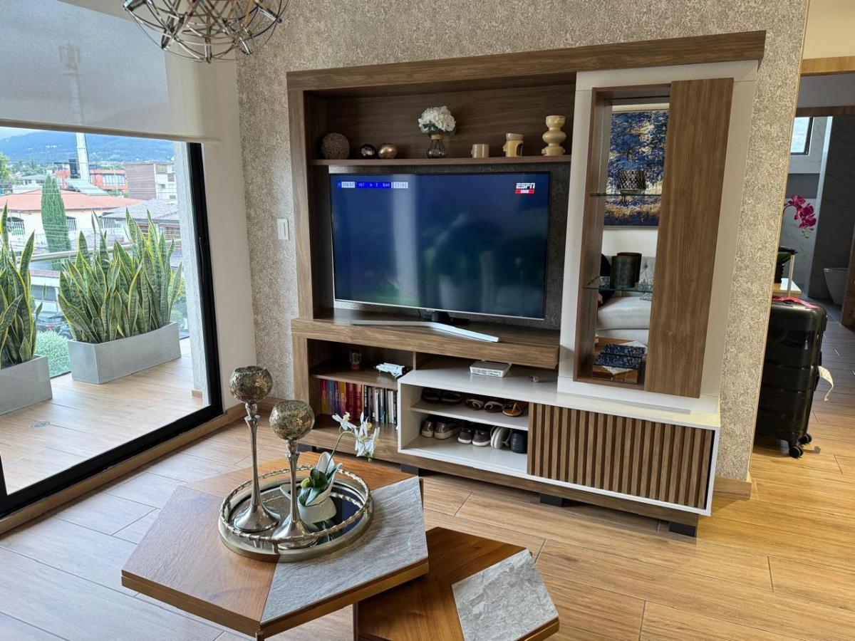 Vendo Lindo Penthouse en Cumbaya, 2 Dorm, con Terraza y Excelente Vista, Sector de La Primavera! — imagen 6