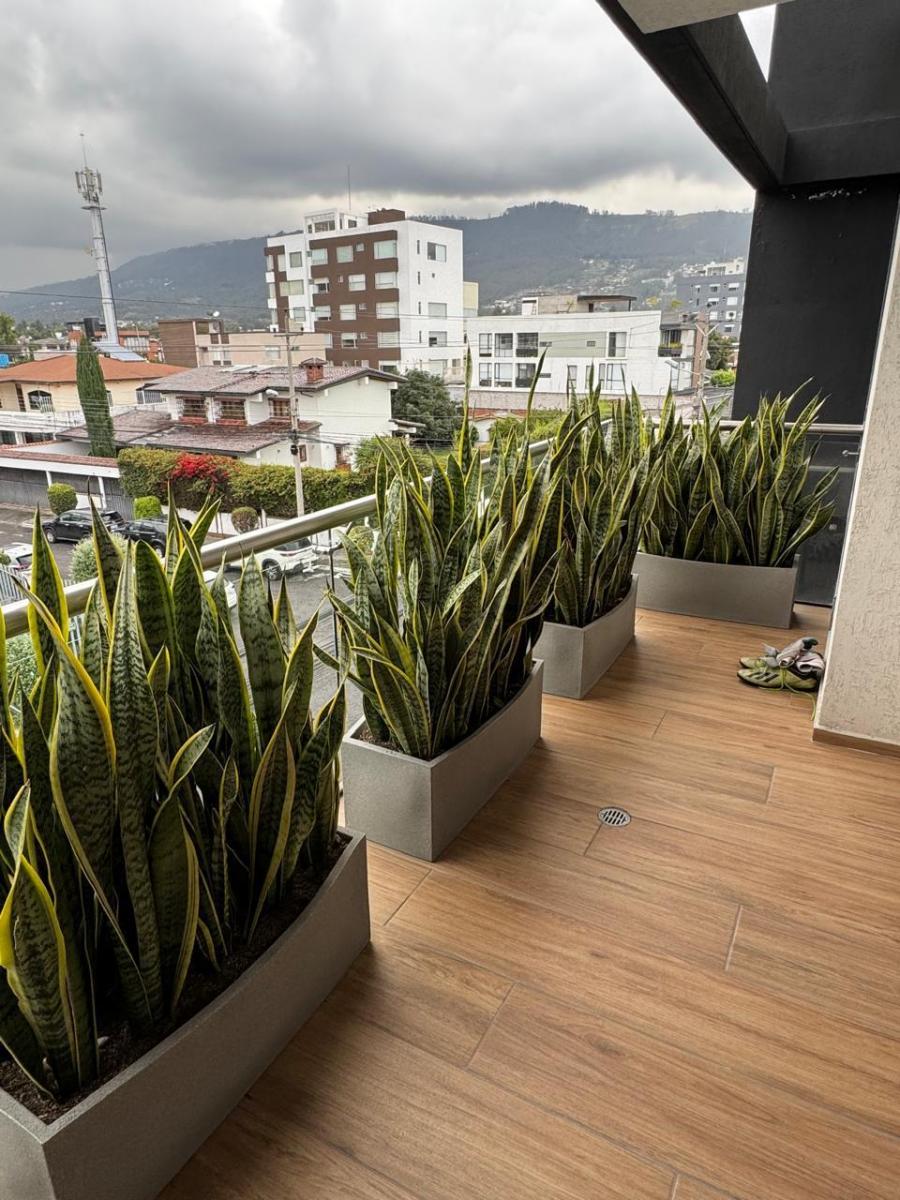 Vendo Lindo Penthouse en Cumbaya, 2 Dorm, con Terraza y Excelente Vista, Sector de La Primavera! — imagen 4