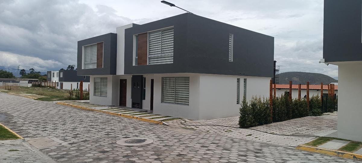 Mitad del Mundo Venta Casas Vip y Locales — imagen 7