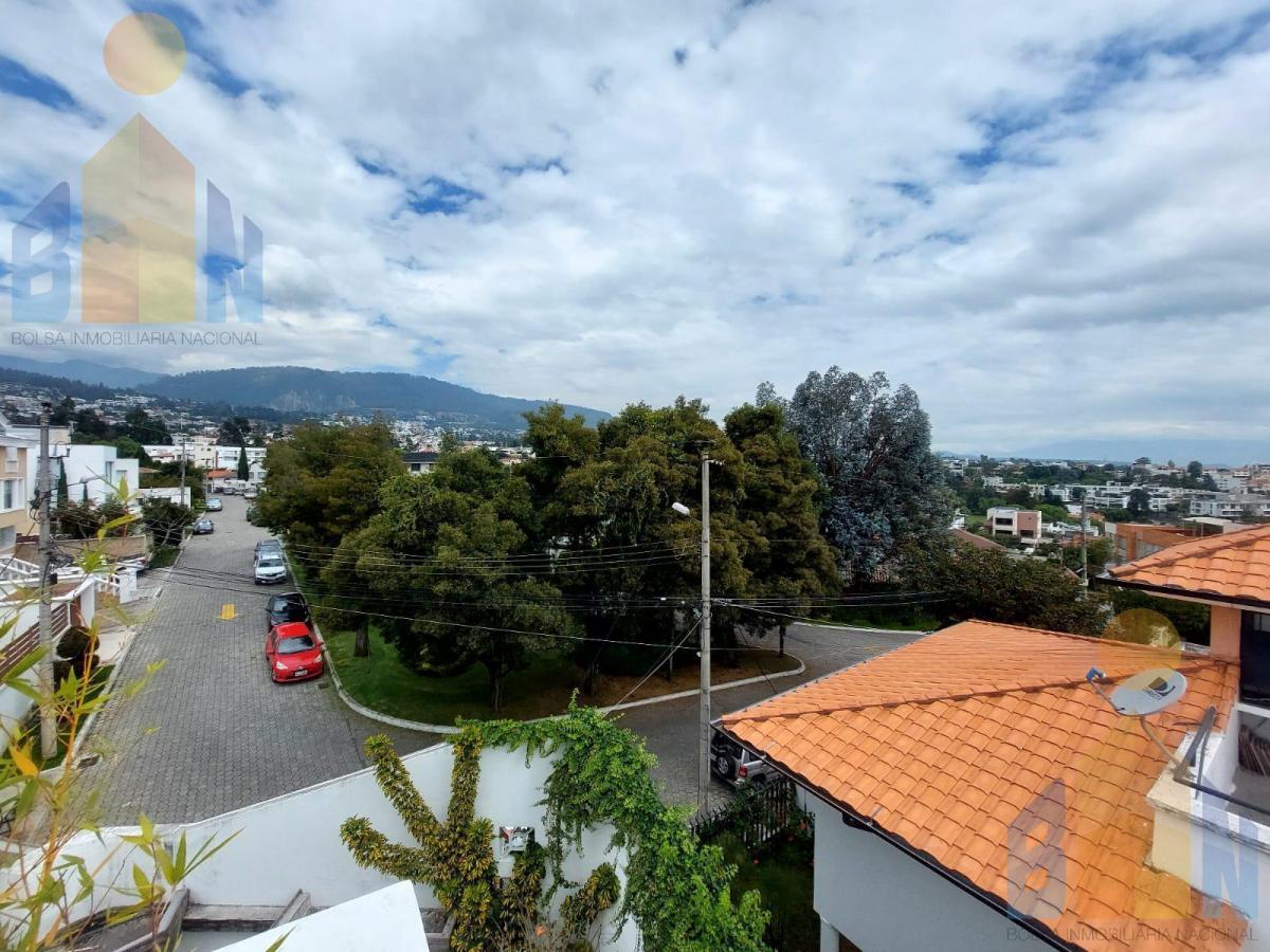 Vendo Casa en Urbanizacion 2 Departamentos Cumbaya Paseo San Francisco Usf — imagen 9