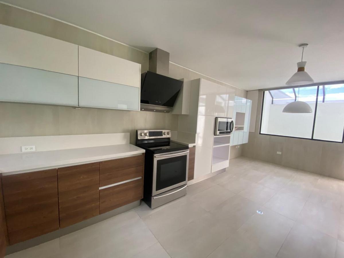 Venta Casa Sector Cumbayá Urb. Pillagua — imagen 3