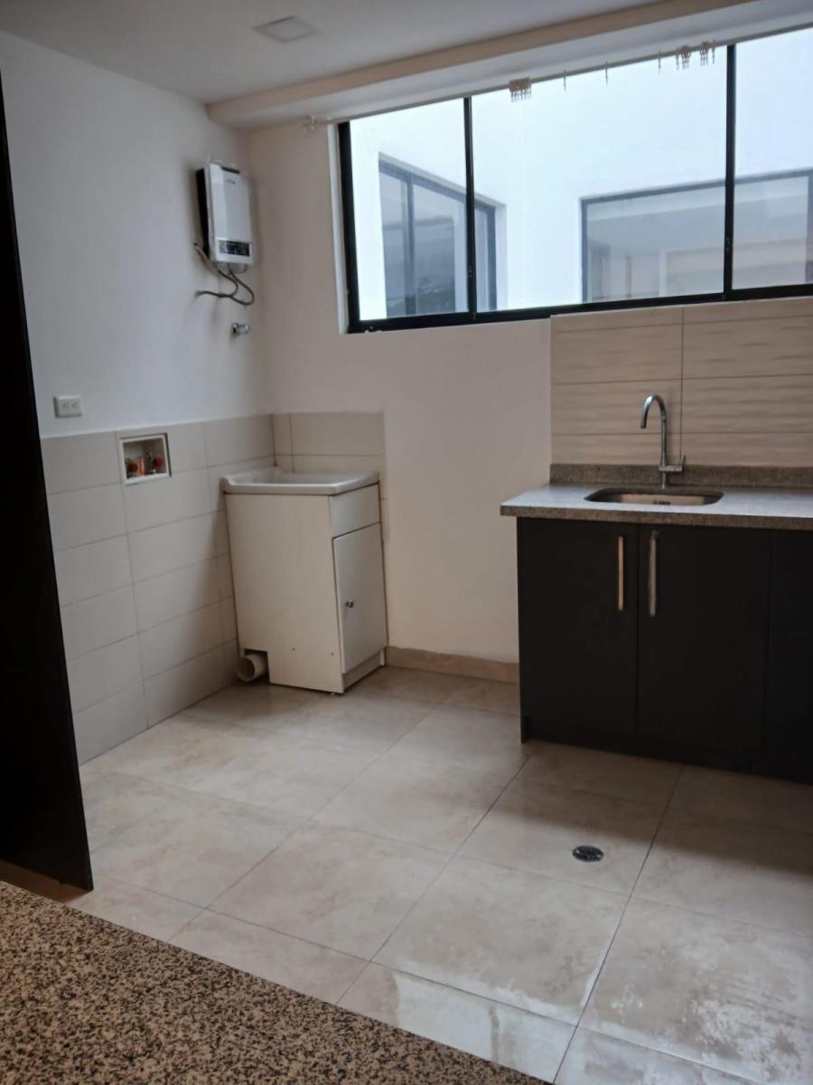 Vendo Hermoso Departamento, Precio de Oportunidad, La Gasca.2 Dorm.. Provincia de Pichincha — imagen 4