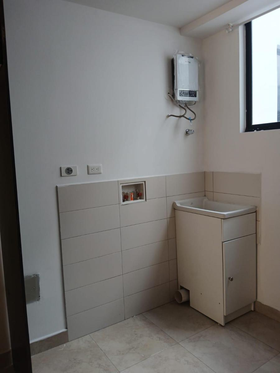 Vendo Hermoso Departamento, Precio de Oportunidad, La Gasca.2 Dorm.. Provincia de Pichincha — imagen 3