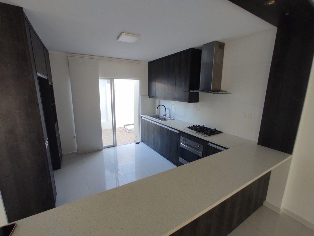 Casa de Venta en Manta Dentro de Urbanizacion, Manabí — imagen 4