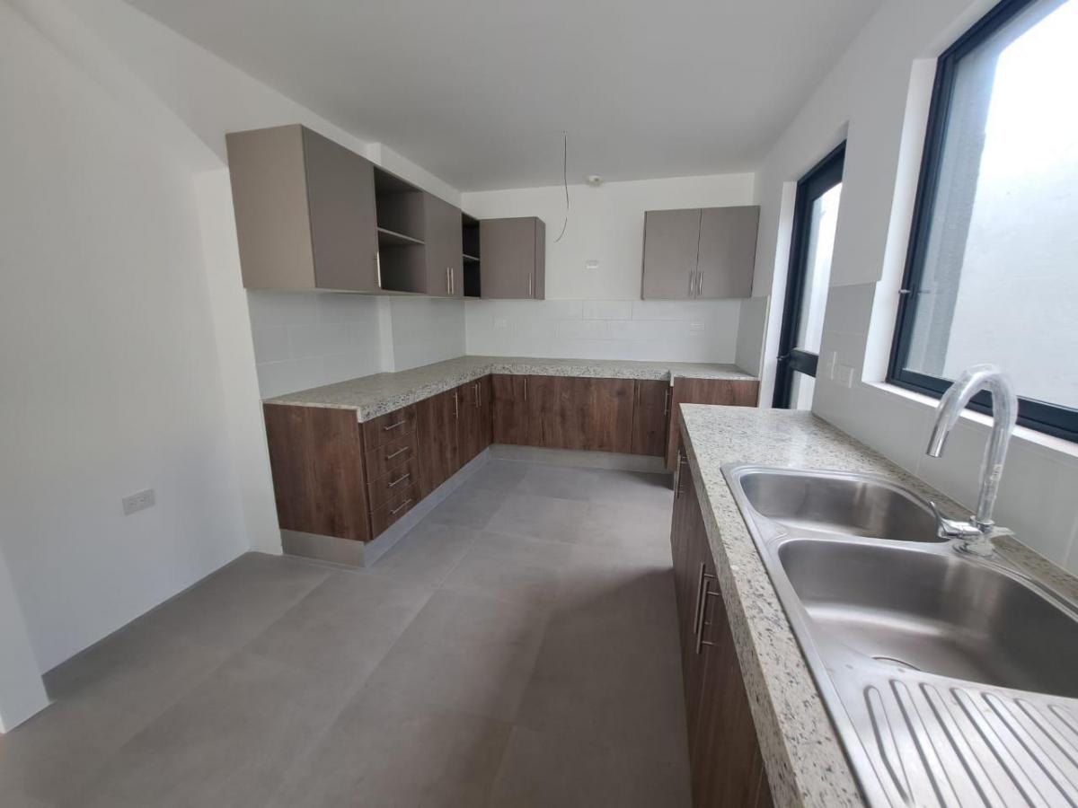 Casa de Estreno en Venta - Urbanización La Costa - Samborondón, Guayas — imagen 7