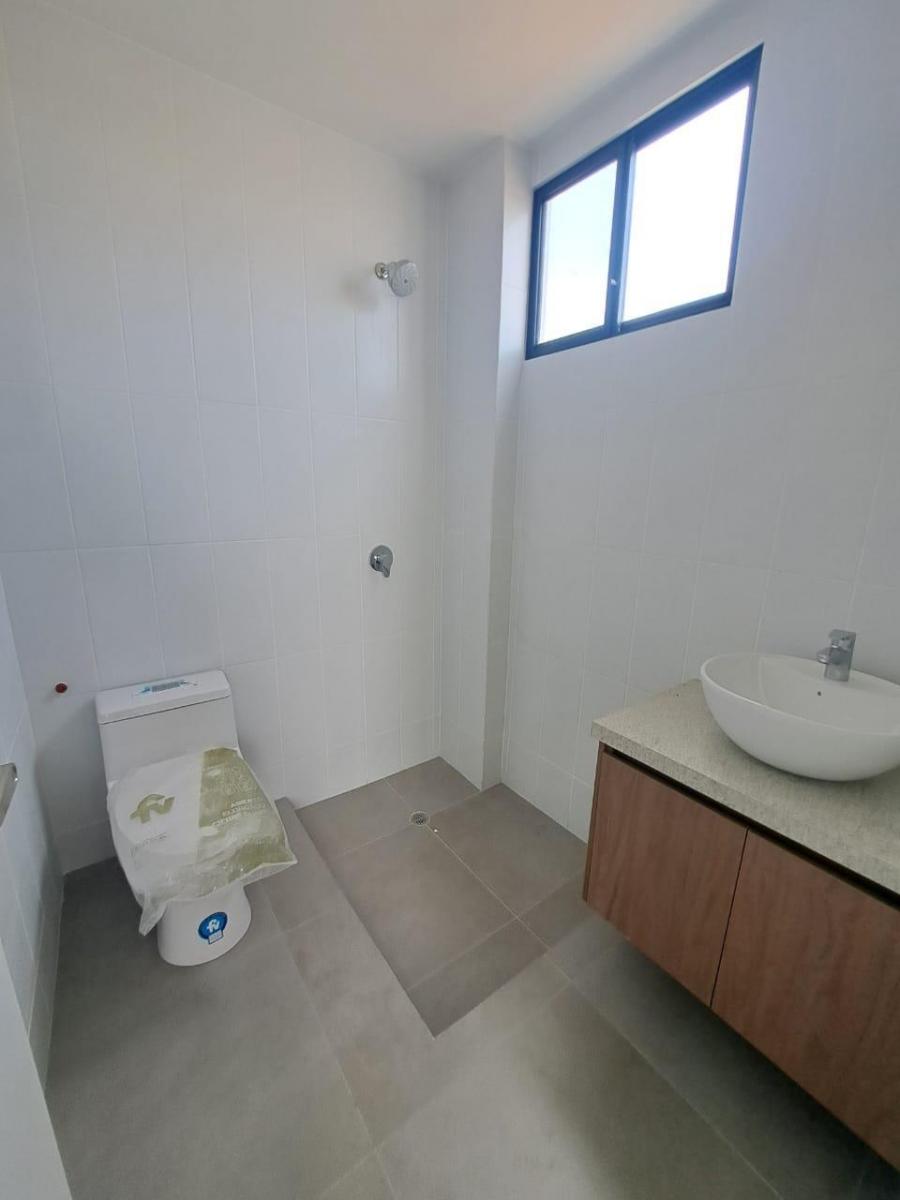 Casa de Estreno en Venta - Urbanización La Costa - Samborondón, Guayas — imagen 3