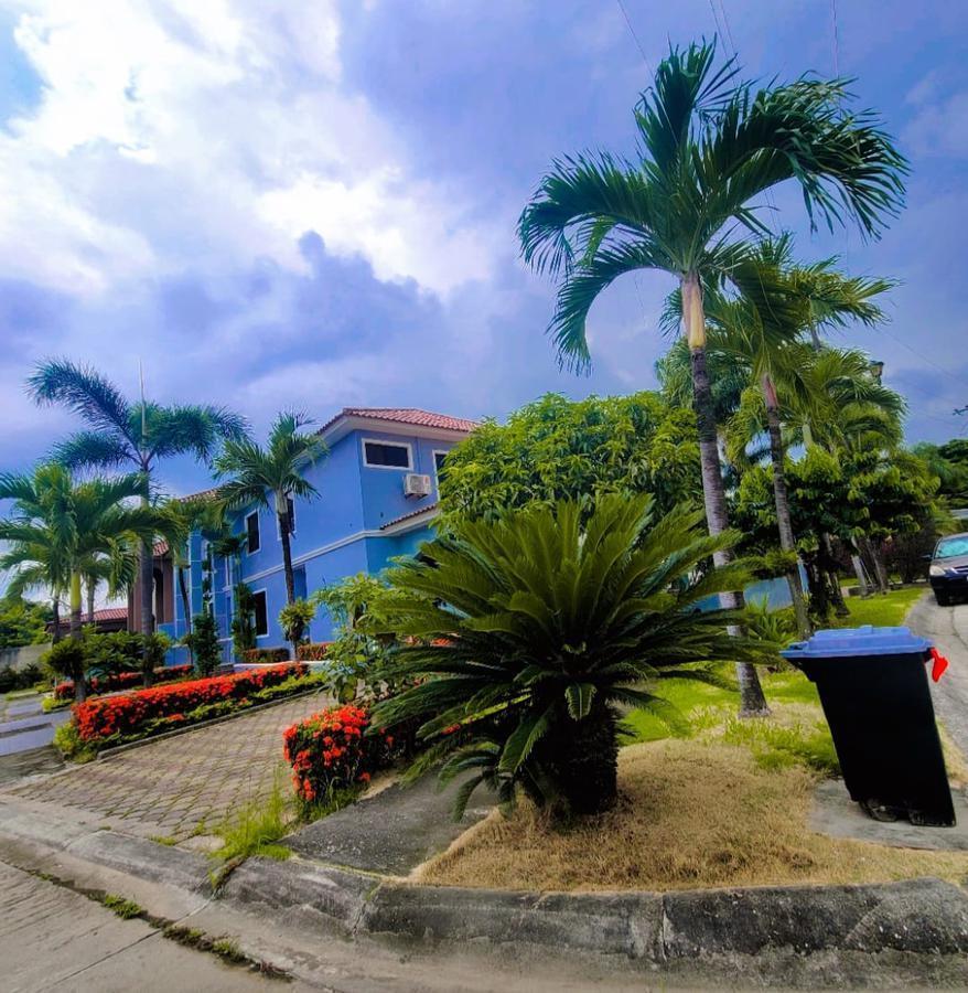 Venta Casa Esquinera Samborondon Piscina /jacuzzi Urb Estancias del Rio (Of), Guayas — imagen 8