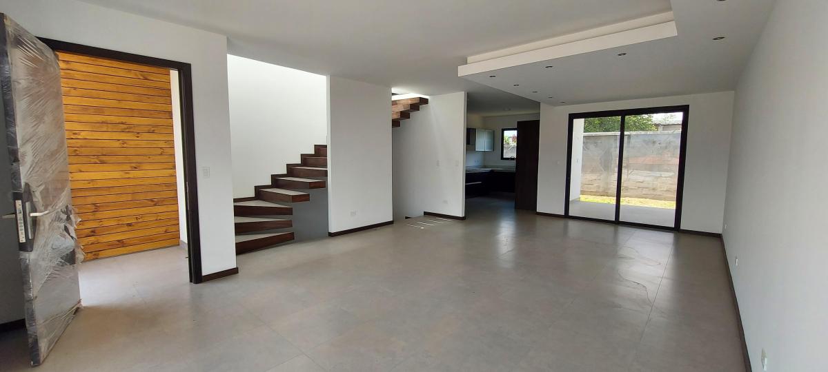 Casas Nuevas en Venta en Conjunto en Tumbaco — imagen 10