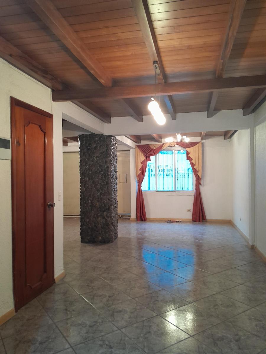 Vendo Casa Zona Estrategica Entrada Carapungo Cerca Gran Aki y Shoping El Portal — imagen 6