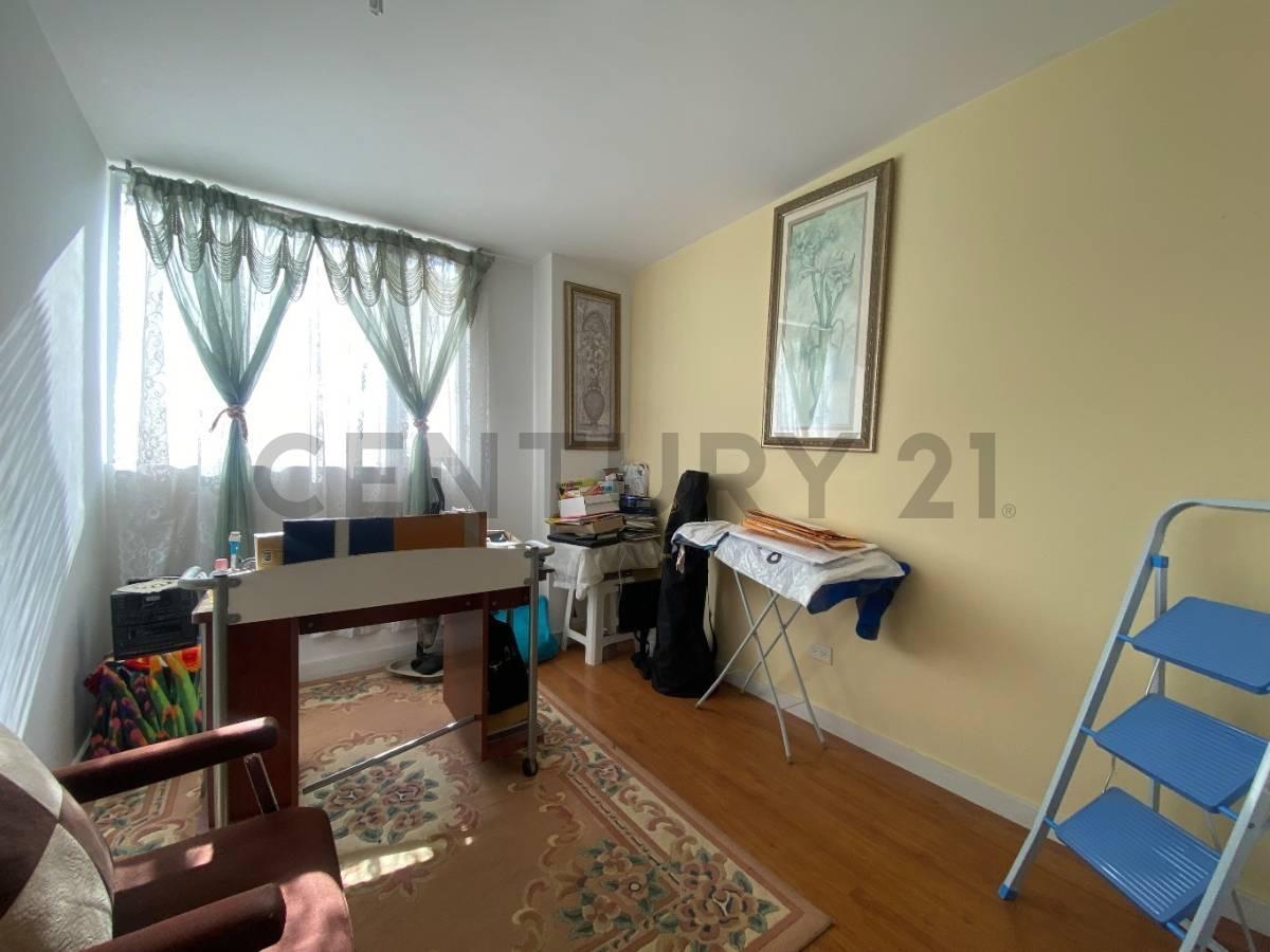 Venta Oportunidad Departamento con Balcón 3 Dorm. Ascensor Urb. El Condado — imagen 3