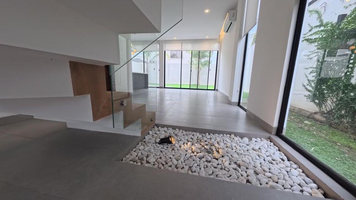 Ciudad Celeste - Moderna Casa en Venta con Amplio Patio - Samborondon, Guayas — imagen 7