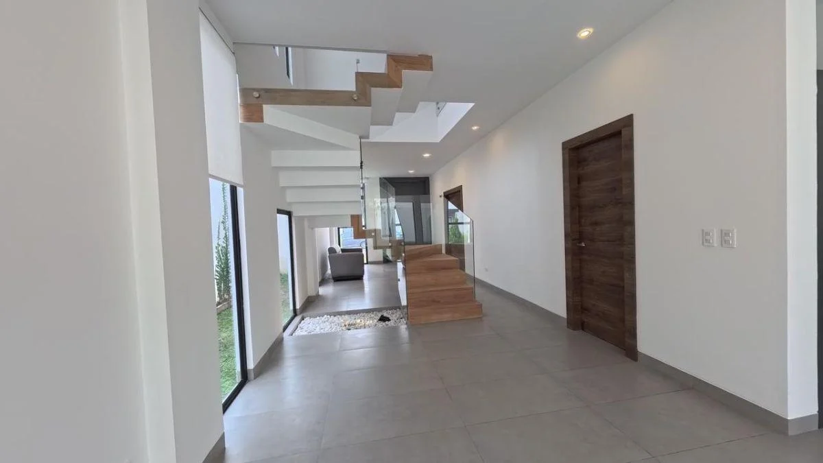 Ciudad Celeste - Moderna Casa en Venta con Amplio Patio - Samborondon, Guayas — imagen 6