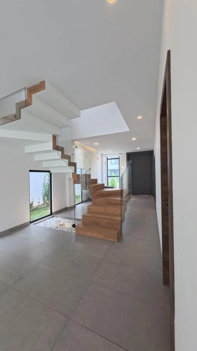 Ciudad Celeste - Moderna Casa en Venta con Amplio Patio - Samborondon, Guayas — imagen 5