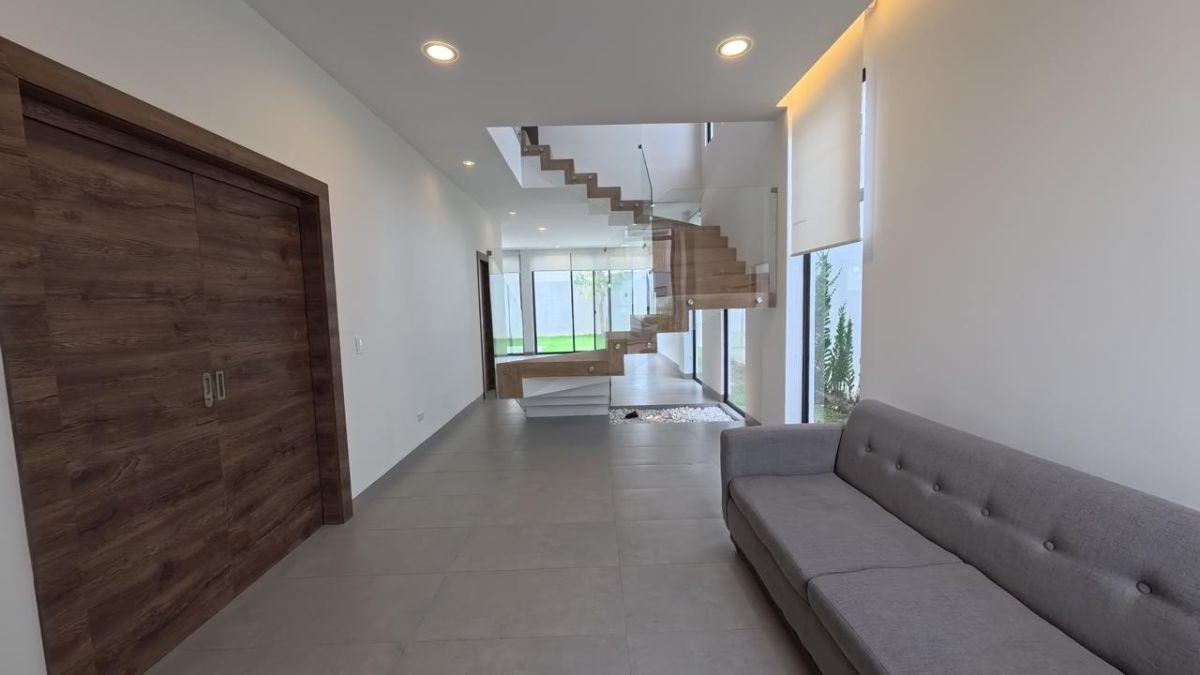 Ciudad Celeste - Moderna Casa en Venta con Amplio Patio - Samborondon, Guayas — imagen 4