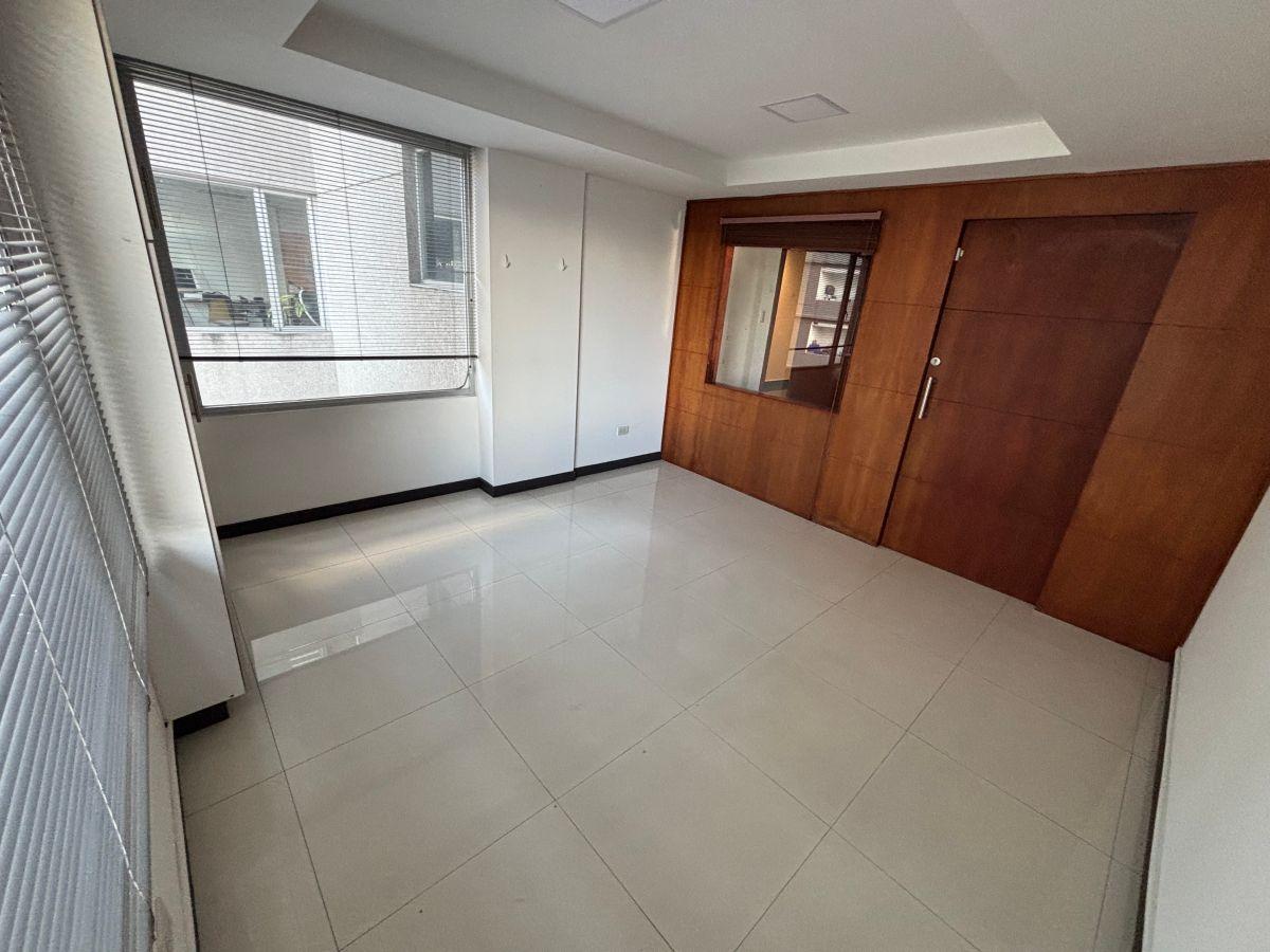 Venta! Oficina con Excelente Vista y 2 Parqueaderos – La Coruña — imagen 3