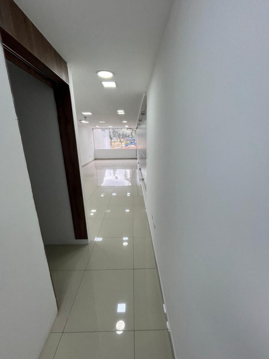 Se Vende Local Comercial Frente a La Carolina Quito — imagen 3