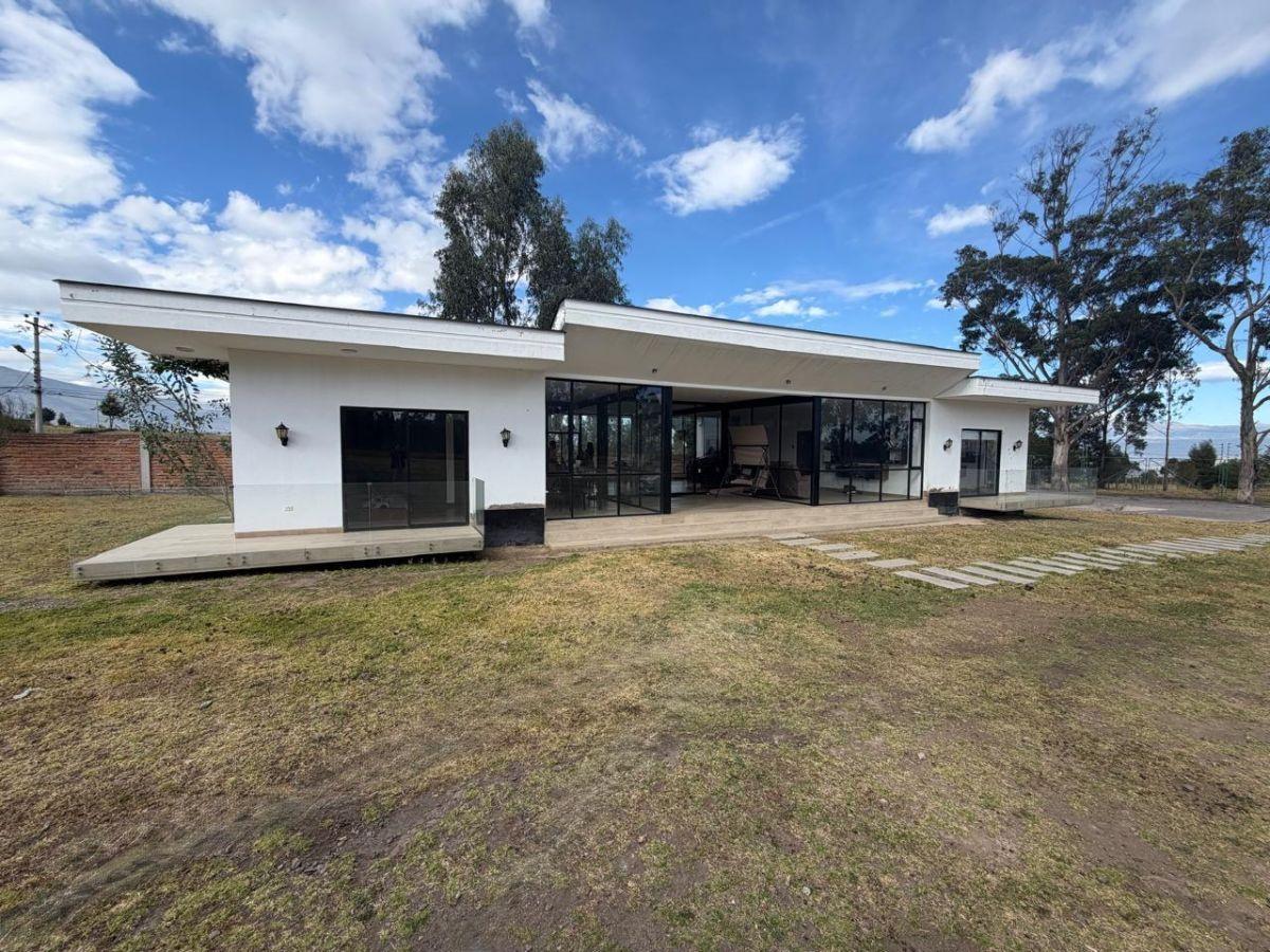 Vendo Propiedad, Moderna Casa con Terreno de 4000 m² Sector El Inga Pifo — imagen 10