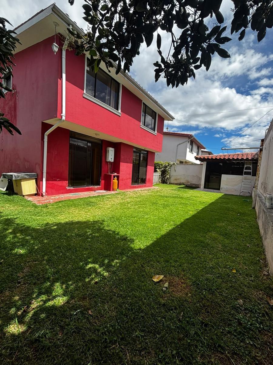 Casa No Adosada en Venta en Conjunto Sector Mirasierra, Valle de Los Chillos, Pichincha / Ecuador — imagen 8