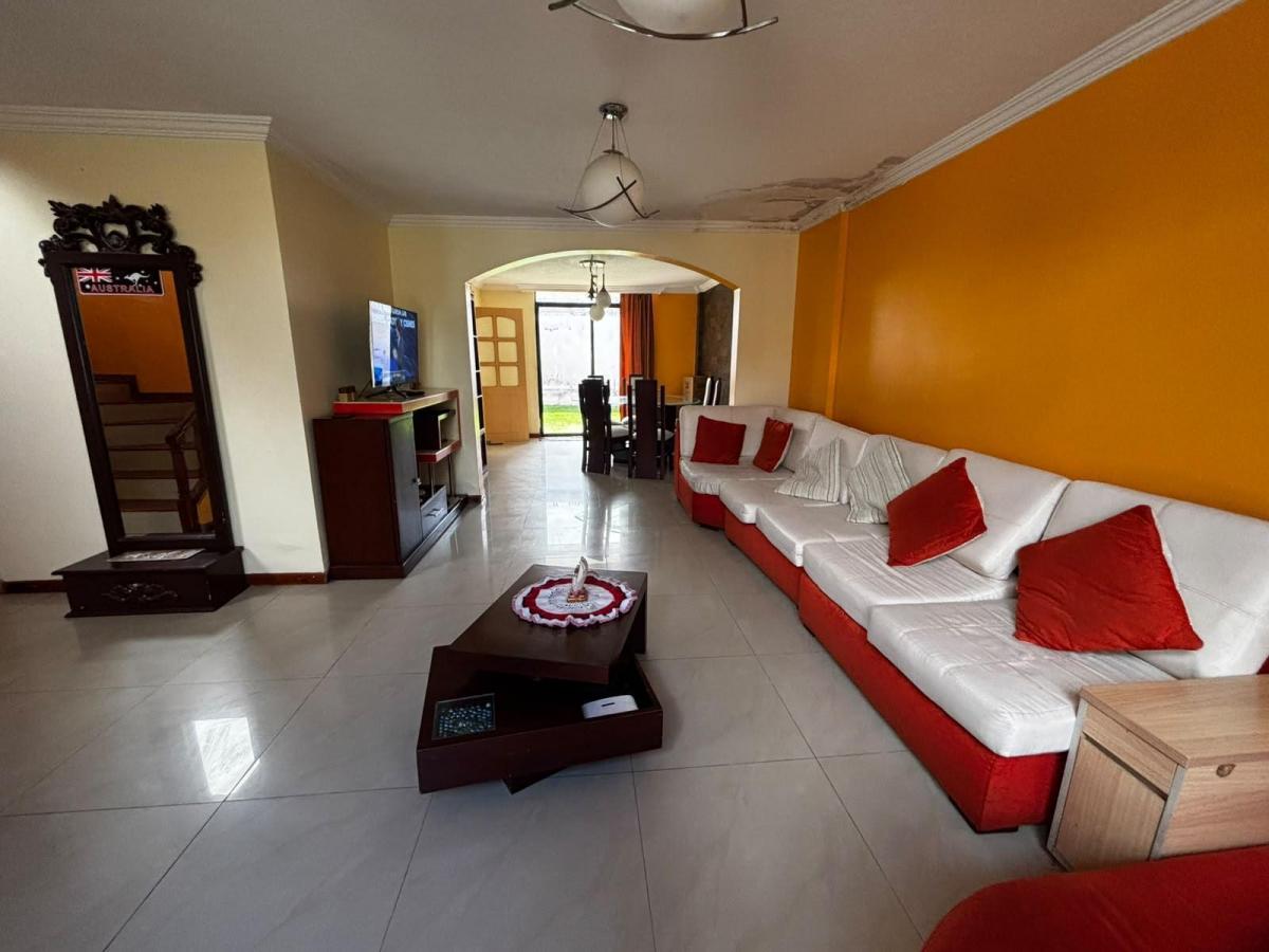 Casa No Adosada en Venta en Conjunto Sector Mirasierra, Valle de Los Chillos, Pichincha / Ecuador — imagen 3