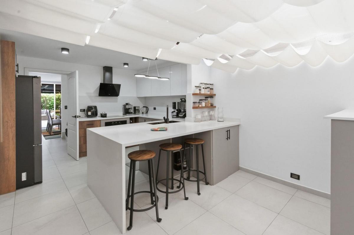Cumbaya, San Juan, Una Casa Que Enamora, Renovacion Integral y Moderno — imagen 3