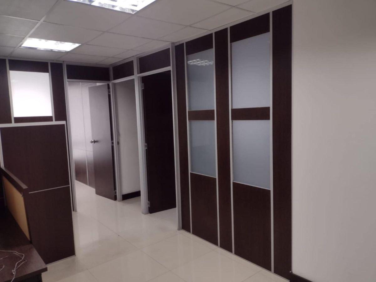 Vendo Amplia Oficina con 4 Parqueos Sector La Pradera — imagen 8