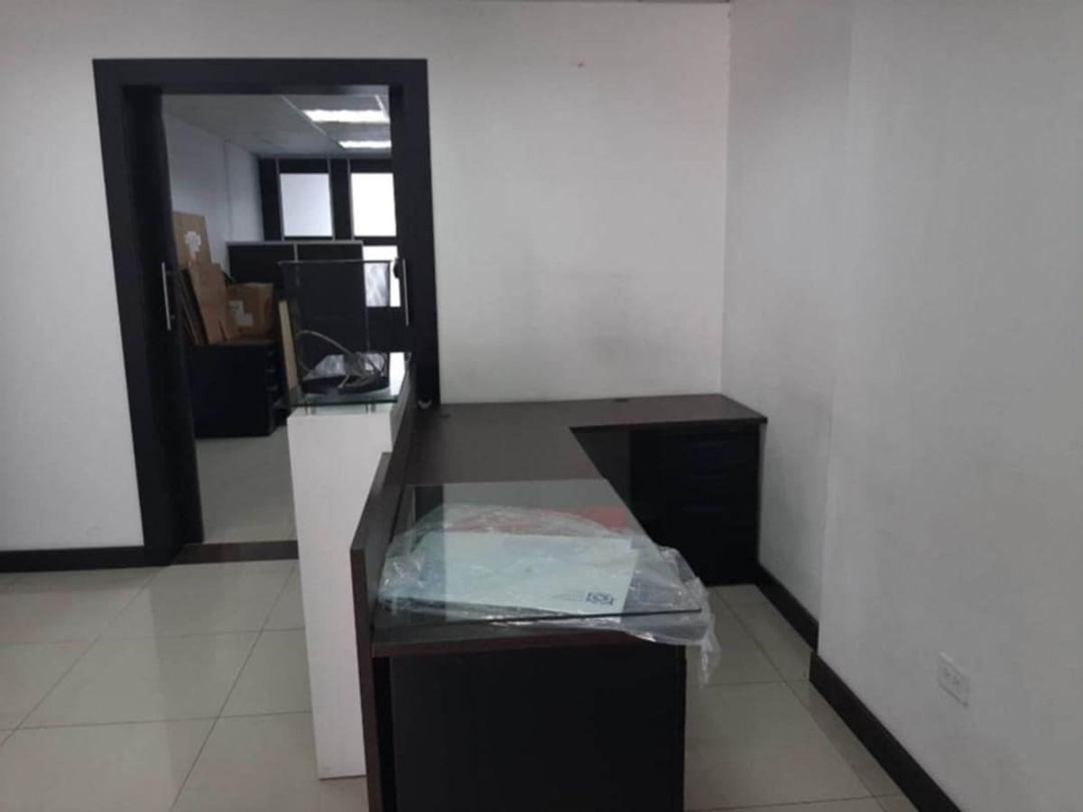 Vendo Amplia Oficina con 4 Parqueos Sector La Pradera — imagen 6