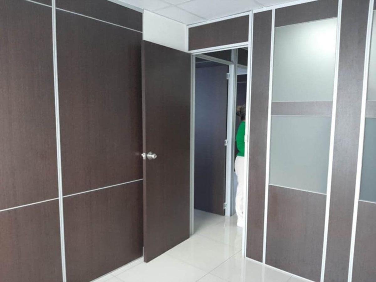 Vendo Amplia Oficina con 4 Parqueos Sector La Pradera — imagen 4