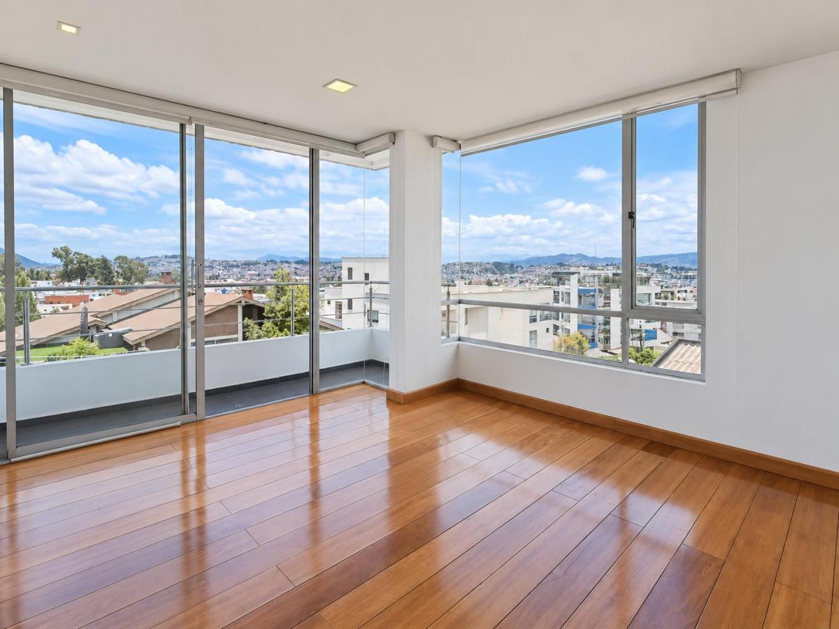 Vendo Impecable Departamento Tres Habitaciones, Dos Parqueaderos en El Quito Tennis por Viaje — imagen 3