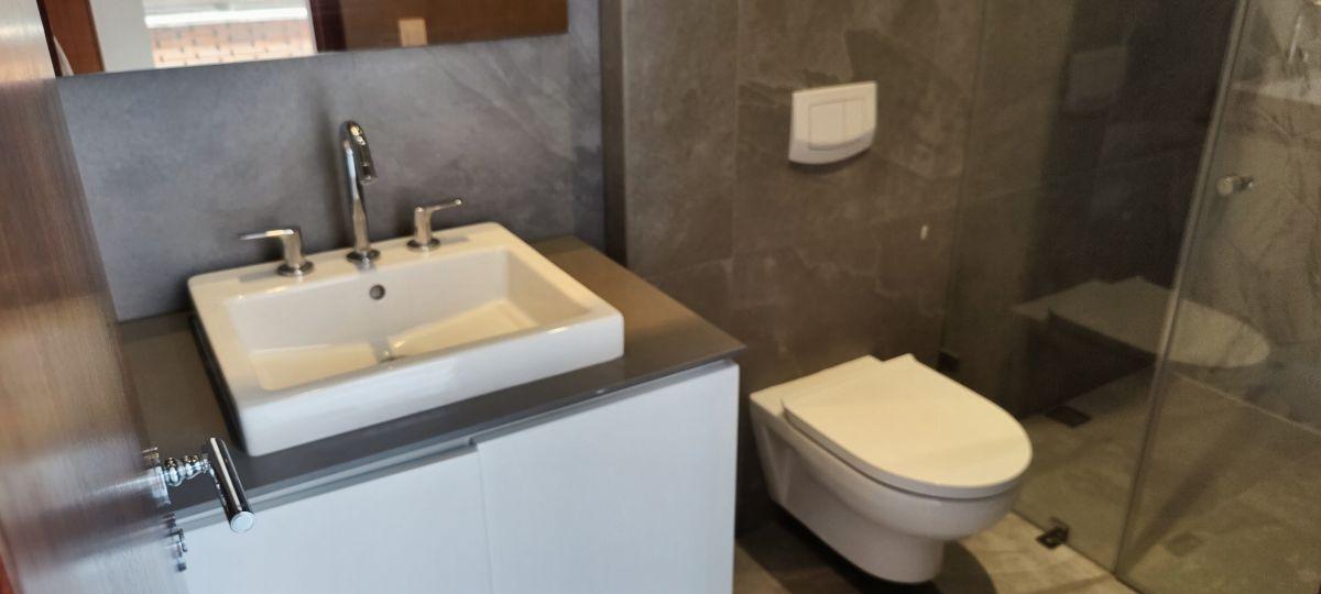 Exclusivo Departamento de Lujo con Terraza y Vista Al Pichincha, González Suárez — imagen 6