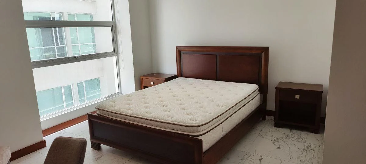 Exclusivo Departamento de Lujo con Terraza y Vista Al Pichincha, González Suárez — imagen 3