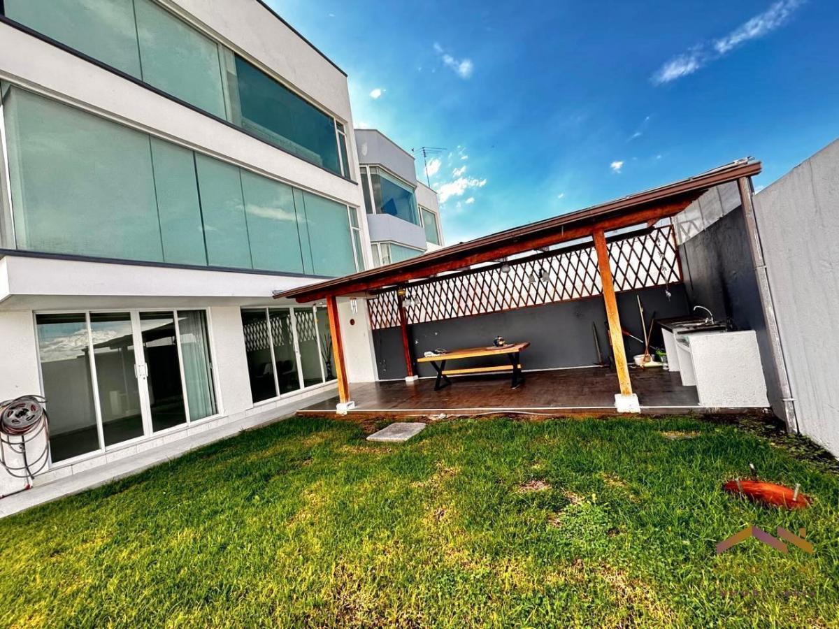 Casa de Venta en Cumbaya, Cerca a La Universidad San Francisco. Provincia de Pichincha — imagen 9