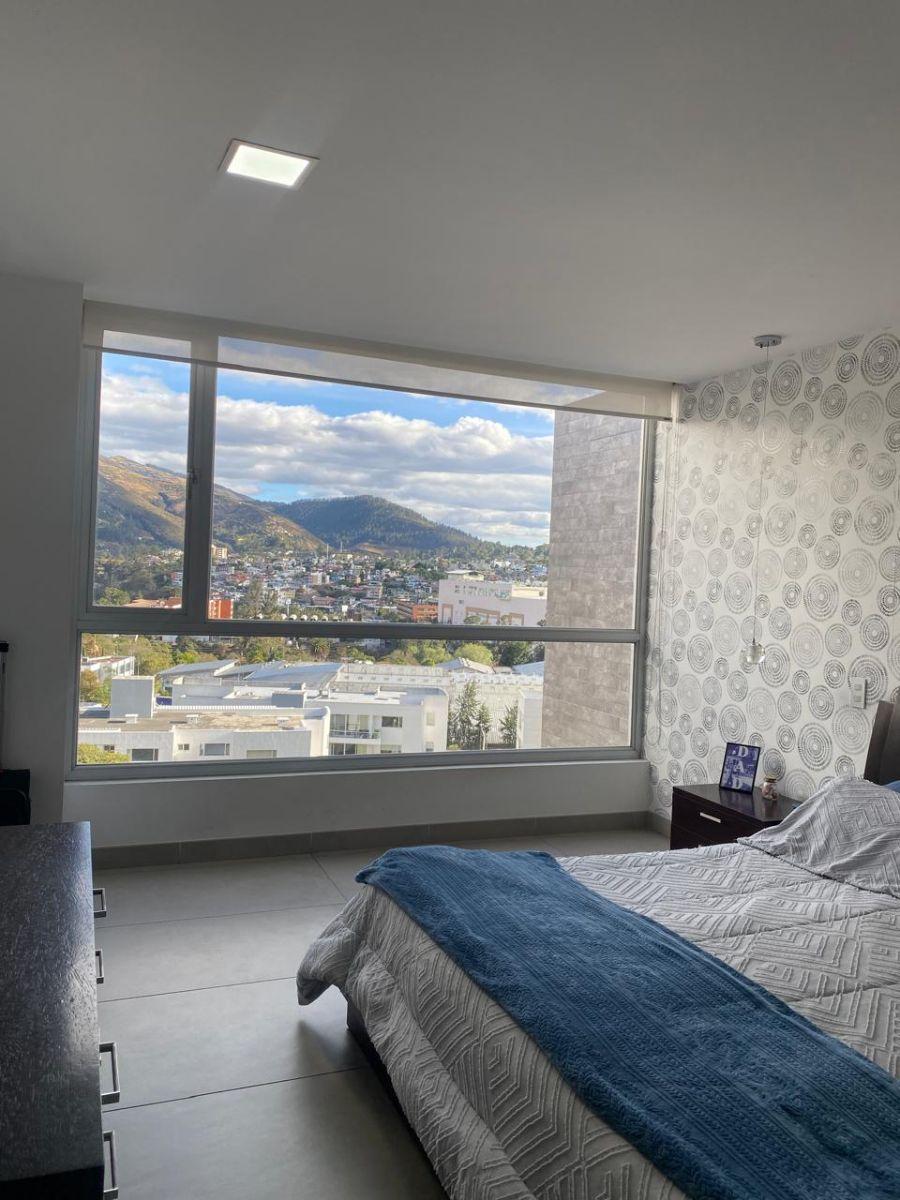 De Oportunidad, en Cumbaya, PH de Venta con Hermosa Vista Al Ilalo — imagen 8