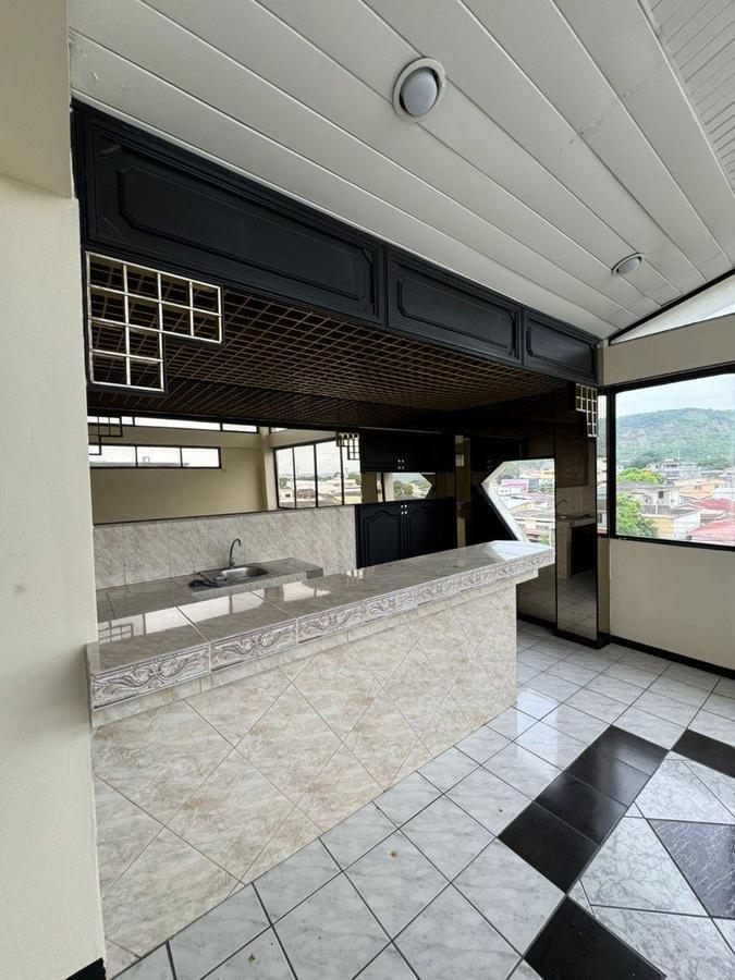 Oficina con Parqueo en Condominio Privado - Urdesa Central, Guayas — imagen 6