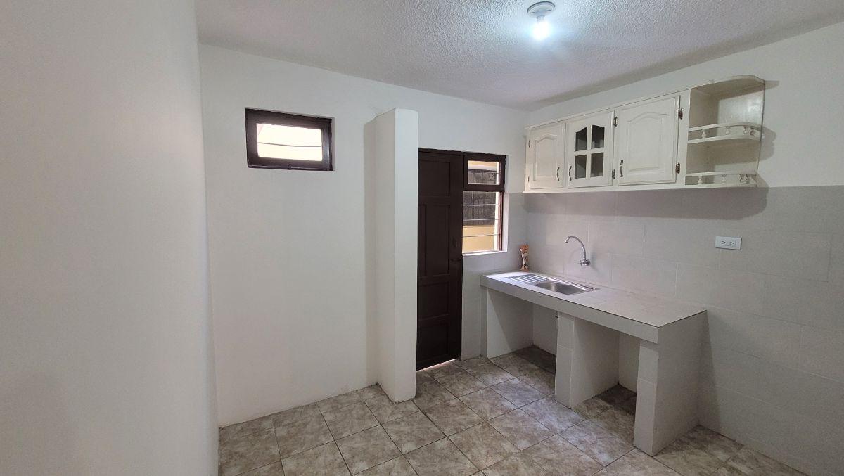 Casa Rentera de Venta, Quito Sur, 3 Departamentos — imagen 8
