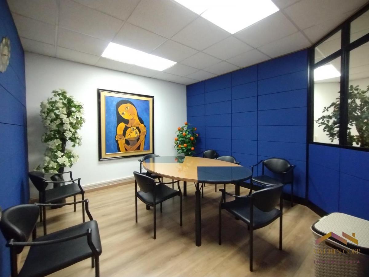 Venta Oficina Remodelada con 2 Parqueaderos - Av Colón y Av Amazonas — imagen 10