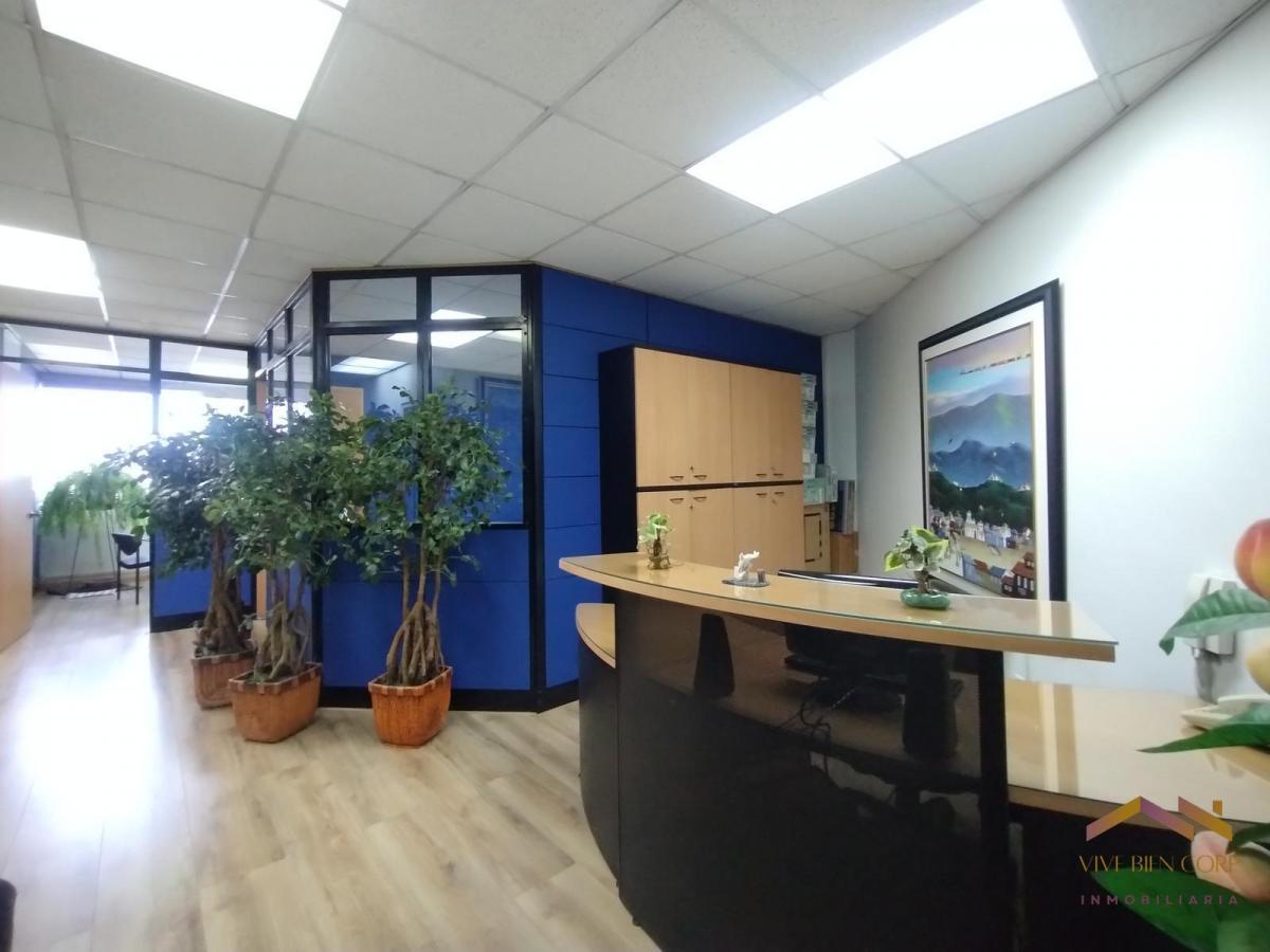 Venta Oficina Remodelada con 2 Parqueaderos - Av Colón y Av Amazonas — imagen 9