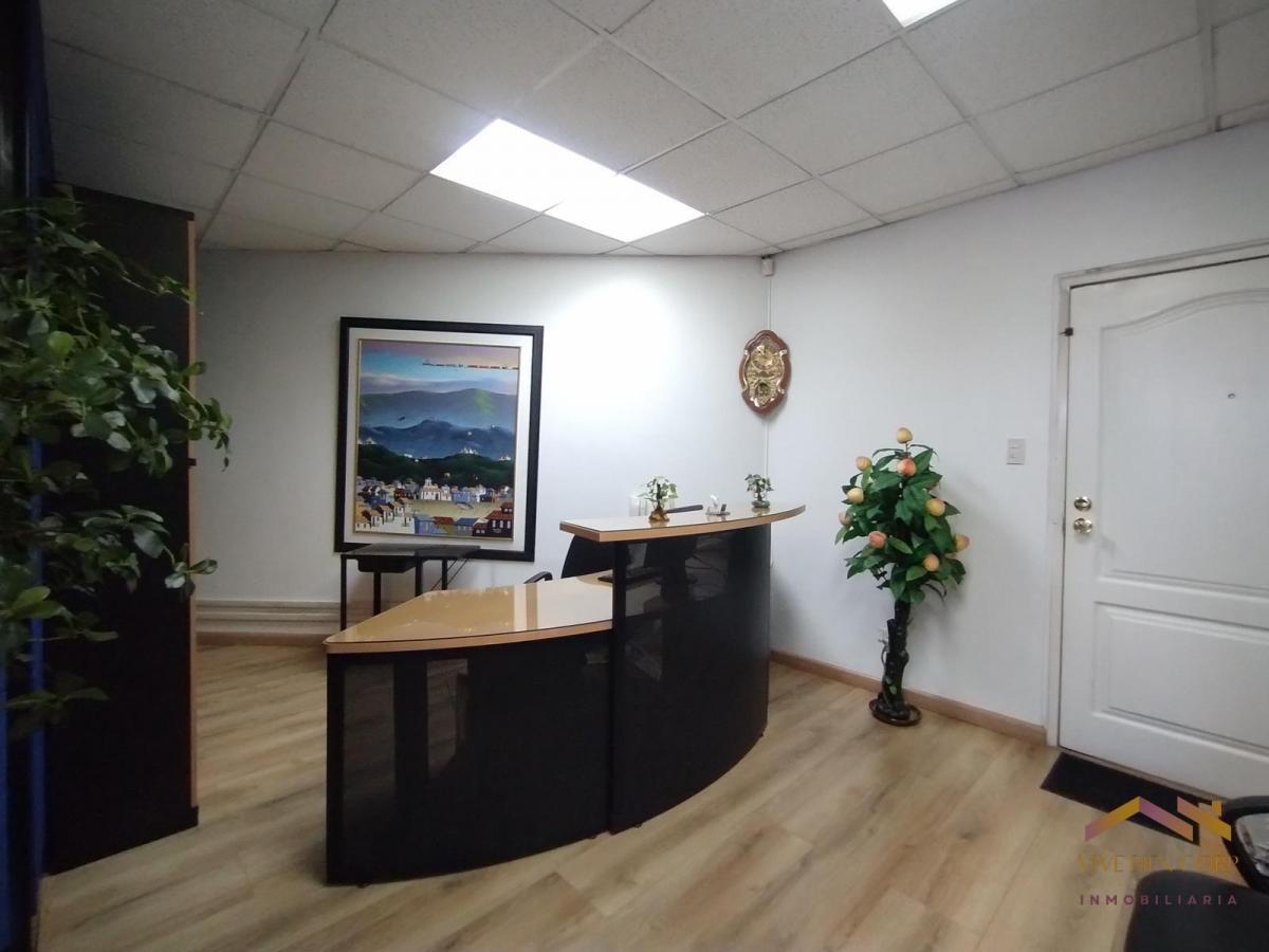 Venta Oficina Remodelada con 2 Parqueaderos - Av Colón y Av Amazonas — imagen 8