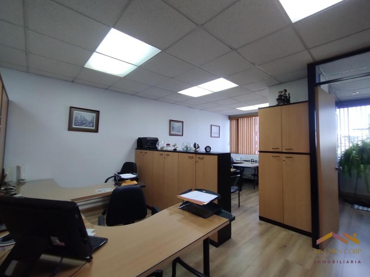 Venta Oficina Remodelada con 2 Parqueaderos - Av Colón y Av Amazonas — imagen 6