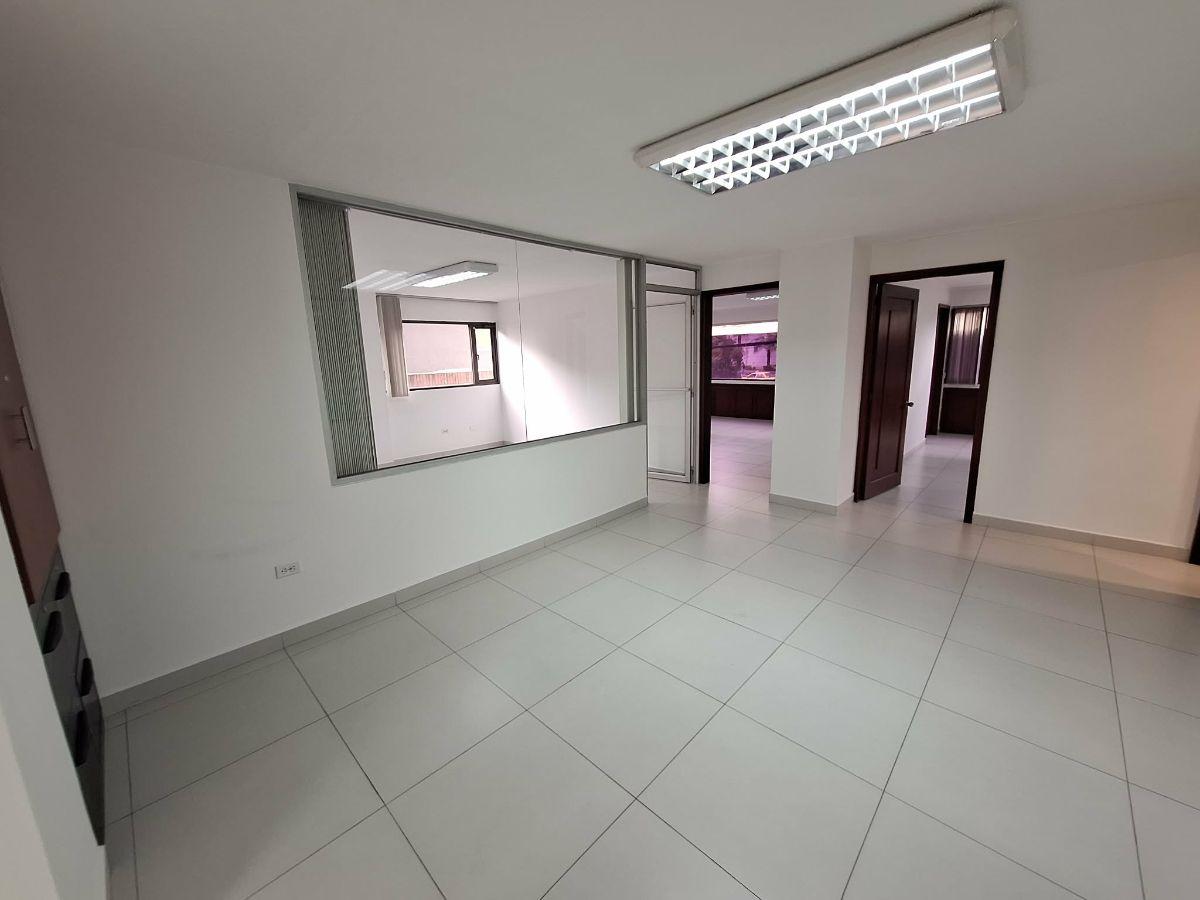 Vendo Amplia Oficina Frente a Swisshotel Totalmente Remodelada! — imagen 7
