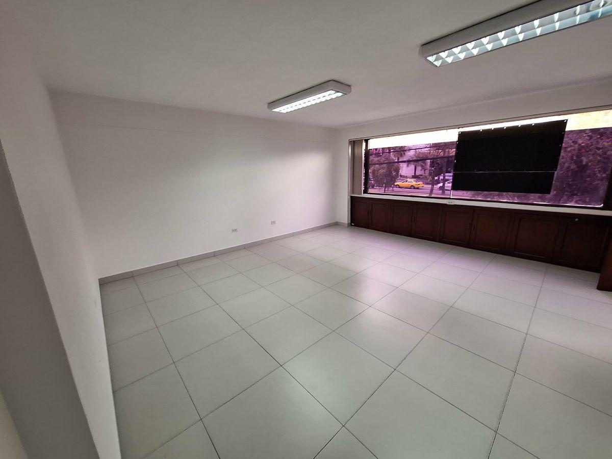 Vendo Amplia Oficina Frente a Swisshotel Totalmente Remodelada! — imagen 6