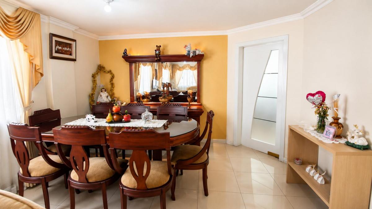 Casa de 315 m² con 3 Dorm. en Venta en Conocoto — imagen 9