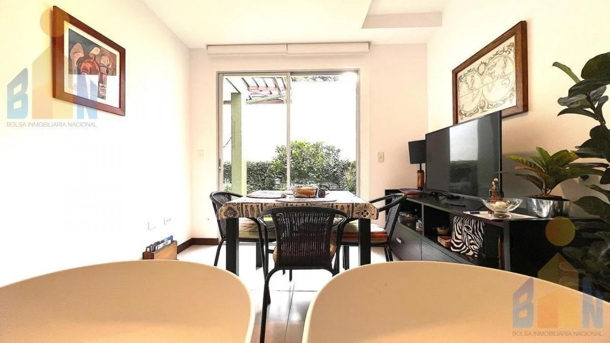 Casa en Venta en Cumbayá, Cerca a La Usfq Dentro de Urbanización Privada — imagen 4