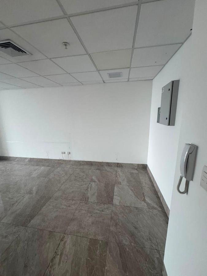 Oficina con Parqueo y Seguridad 24/7 - Edificio Platinum, Guayas — imagen 6