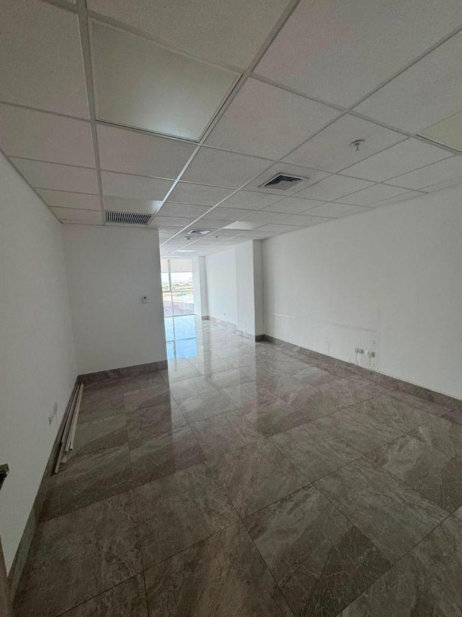 Oficina con Parqueo y Seguridad 24/7 - Edificio Platinum, Guayas — imagen 5
